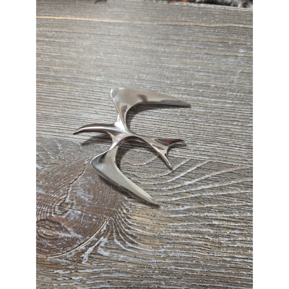 Vintage Sarah Coventry Flying Soaring Bird Seagull Brooch Shiny Silver Tone Pin